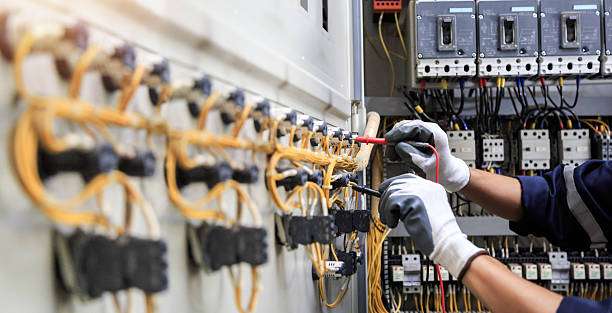 Professional Electrician technician working in Country Club, CA